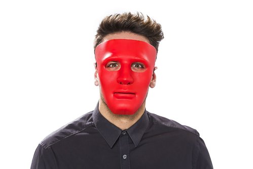 Maske in rot, männlich